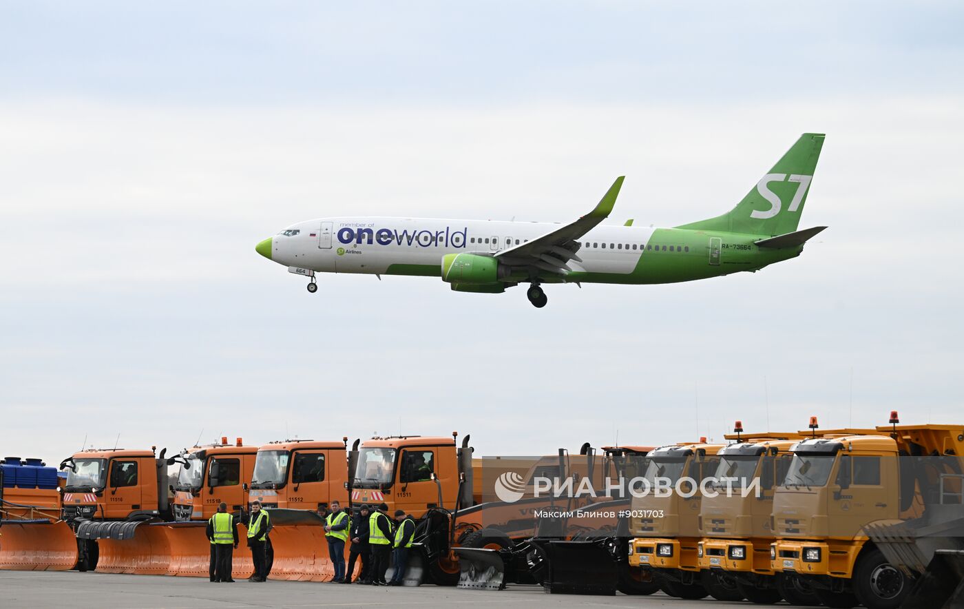 Парад зимней техники в аэропорту Домодедово  