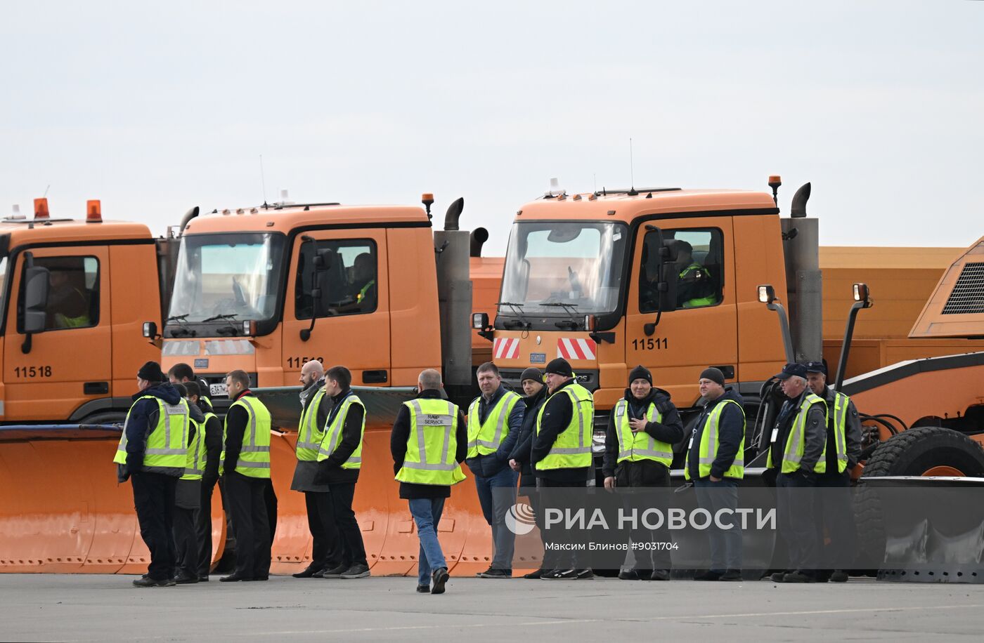 Парад зимней техники в аэропорту Домодедово  