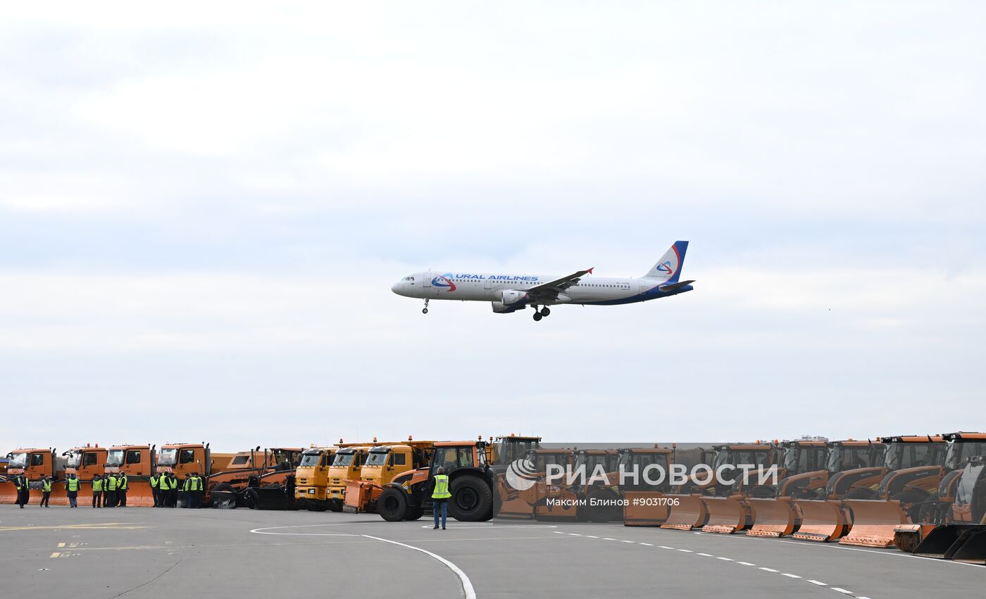 Парад зимней техники в аэропорту Домодедово