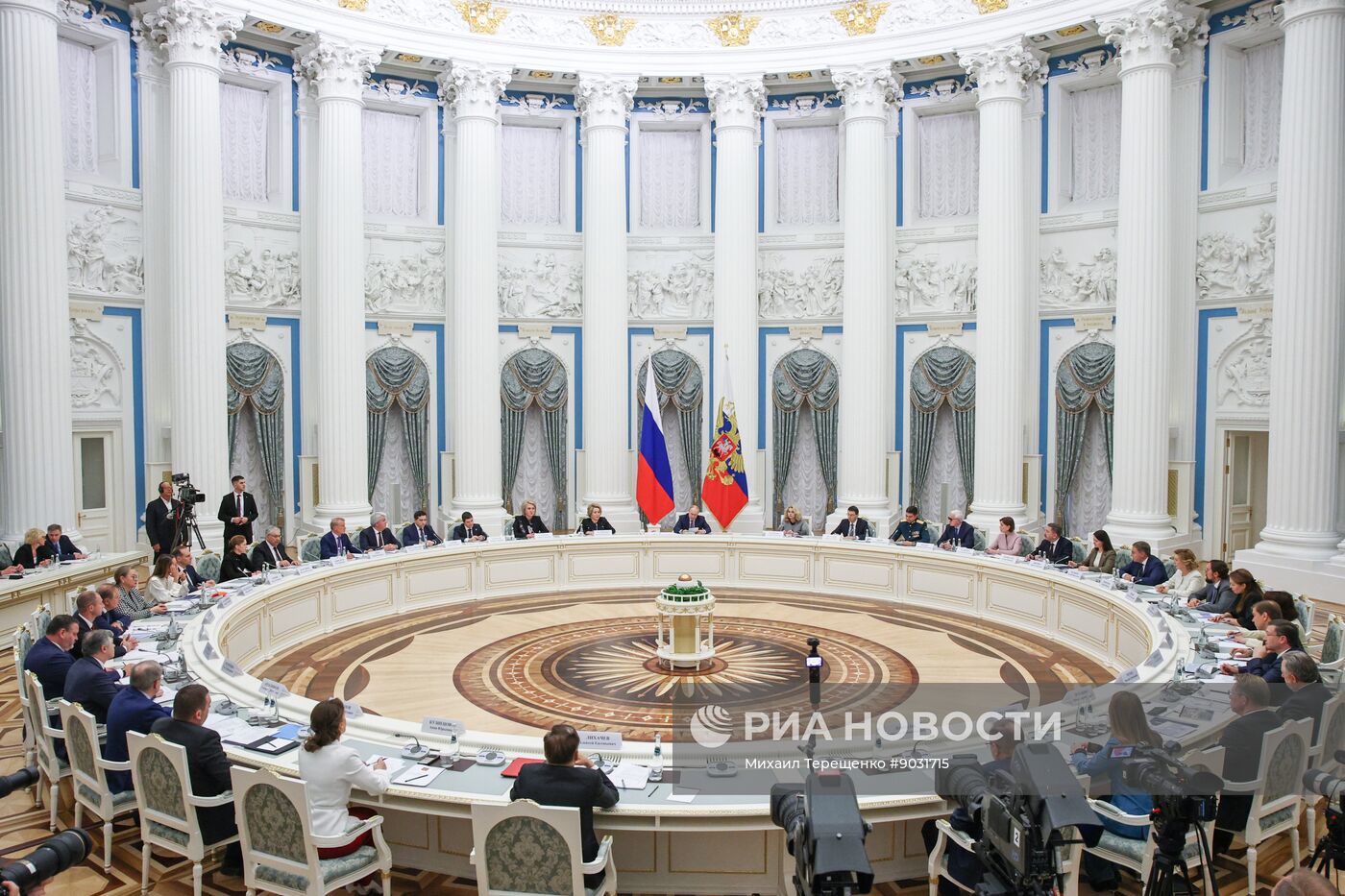 Заседание Совета при президенте РФ по реализации государственной демографической и семейной политики