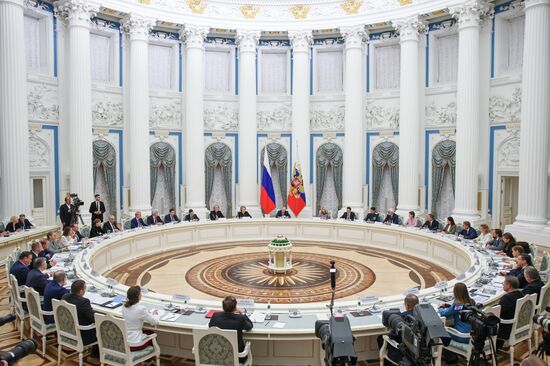 Заседание Совета при президенте РФ по реализации государственной демографической и семейной политики