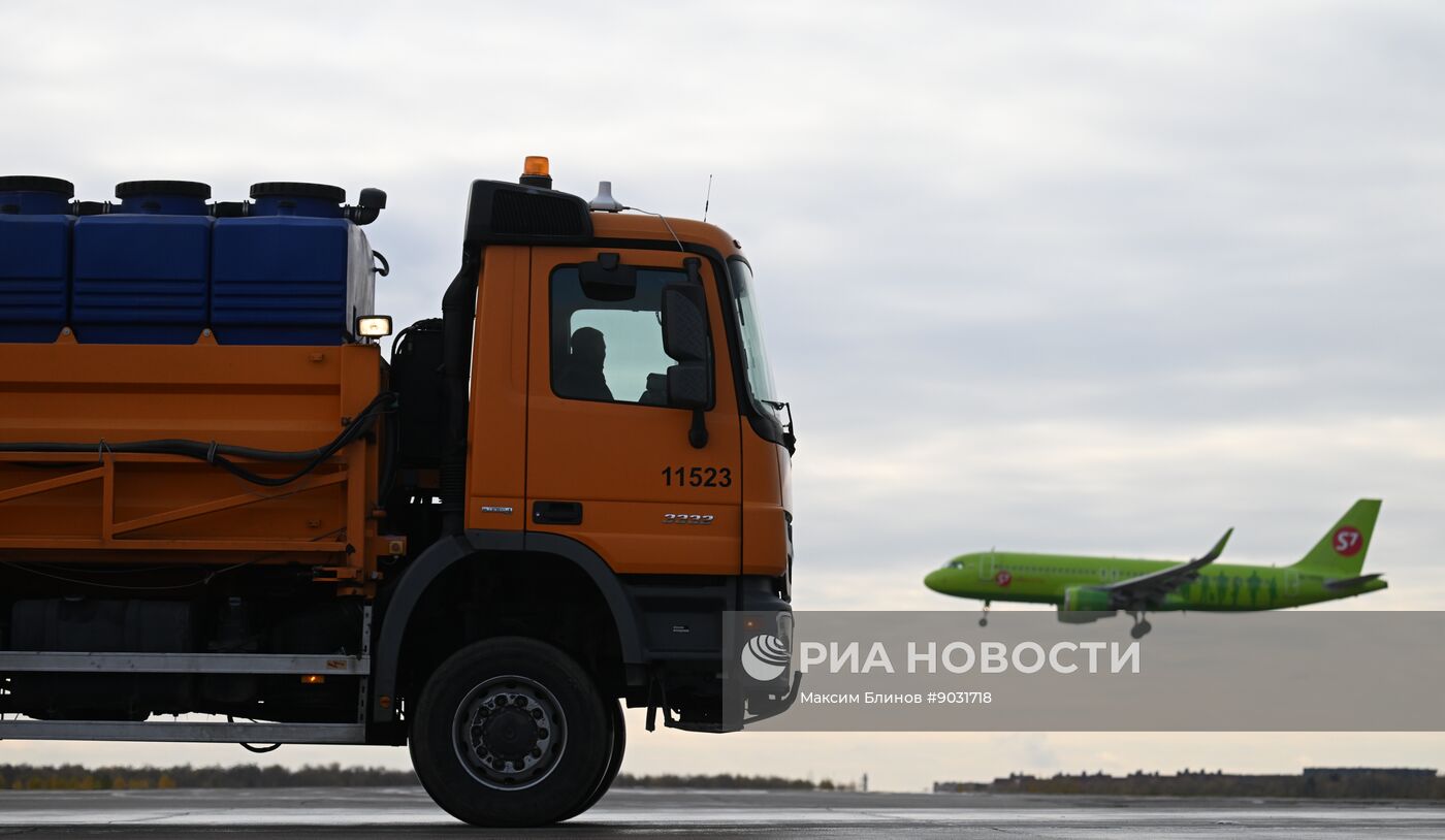 Парад зимней техники в аэропорту Домодедово