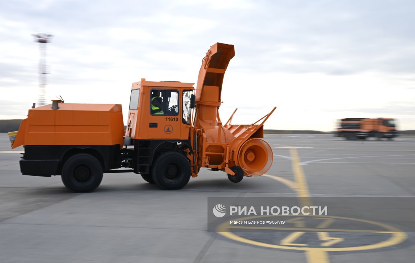 Парад зимней техники в аэропорту Домодедово