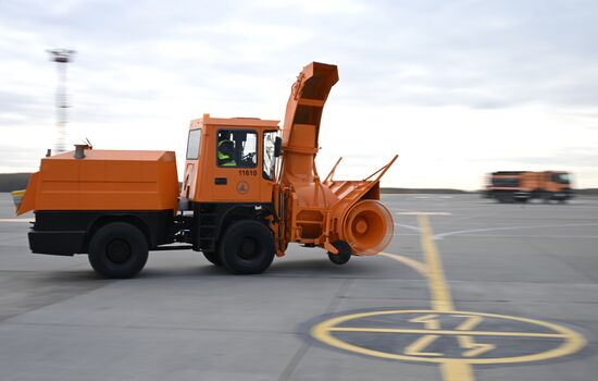 Парад зимней техники в аэропорту Домодедово  