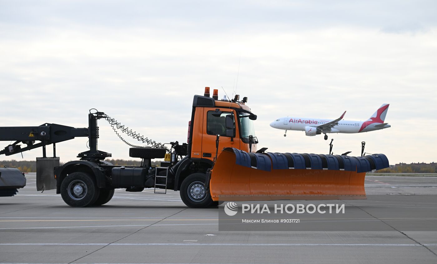 Парад зимней техники в аэропорту Домодедово