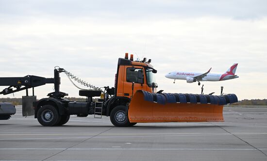 Парад зимней техники в аэропорту Домодедово  