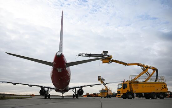Парад зимней техники в аэропорту Домодедово  