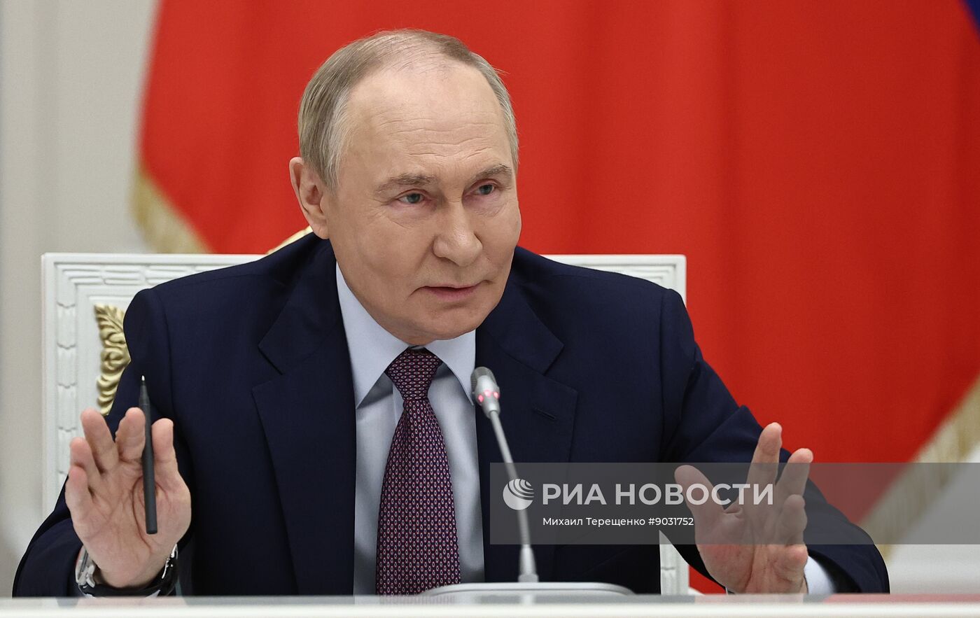 Заседание Совета при президенте РФ по реализации государственной демографической и семейной политики