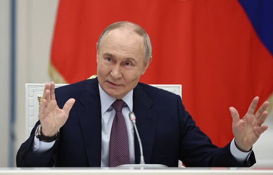 Заседание Совета при президенте РФ по реализации государственной демографической и семейной политики