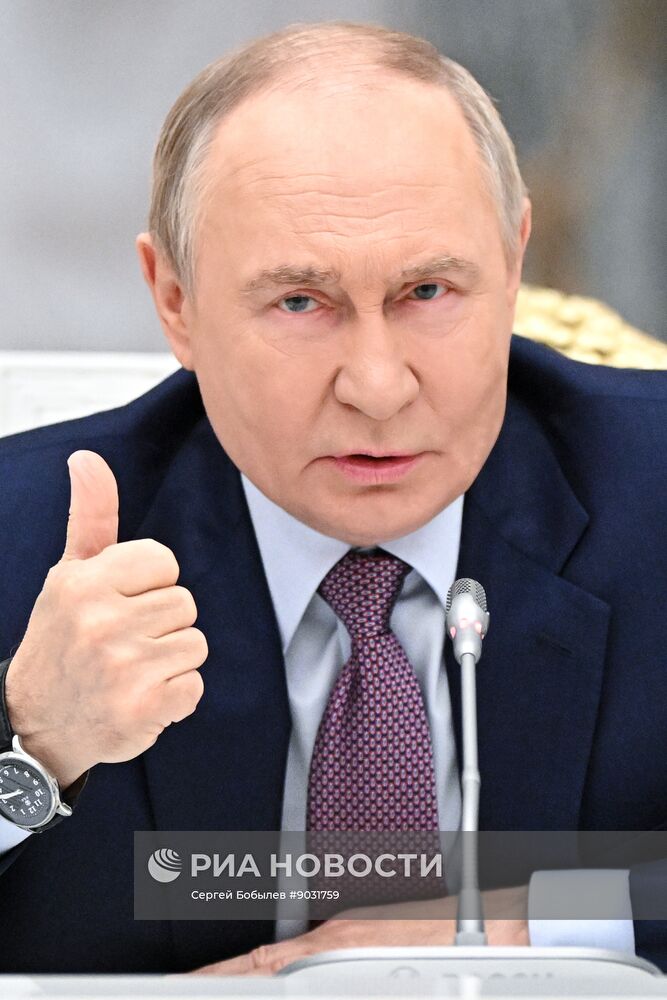 Заседание Совета при президенте РФ по реализации государственной демографической и семейной политики