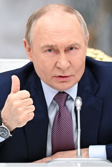 Заседание Совета при президенте РФ по реализации государственной демографической и семейной политики