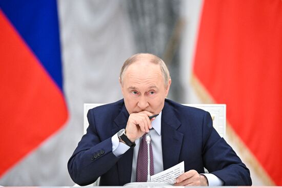 Заседание Совета при президенте РФ по реализации государственной демографической и семейной политики