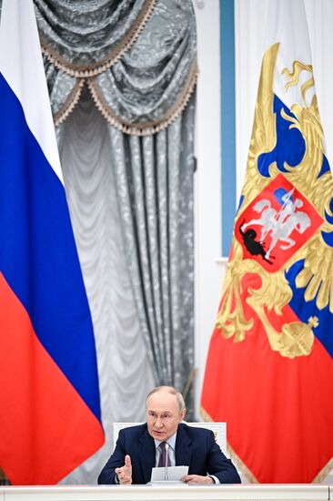 Заседание Совета при президенте РФ по реализации государственной демографической и семейной политики