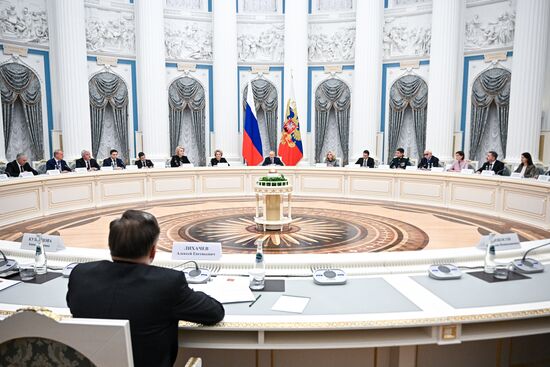 Заседание Совета при президенте РФ по реализации государственной демографической и семейной политики