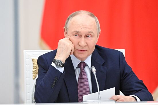 Заседание Совета при президенте РФ по реализации государственной демографической и семейной политики