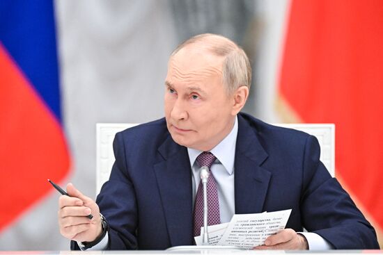 Заседание Совета при президенте РФ по реализации государственной демографической и семейной политики