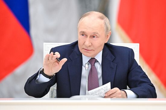 Заседание Совета при президенте РФ по реализации государственной демографической и семейной политики