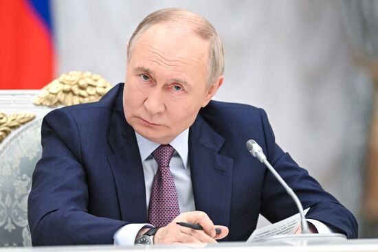 Заседание Совета при президенте РФ по реализации государственной демографической и семейной политики