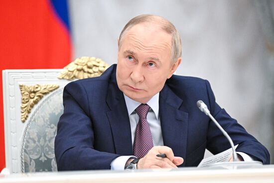 Заседание Совета при президенте РФ по реализации государственной демографической и семейной политики