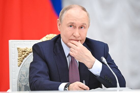 Заседание Совета при президенте РФ по реализации государственной демографической и семейной политики