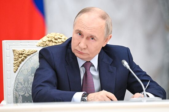 Заседание Совета при президенте РФ по реализации государственной демографической и семейной политики