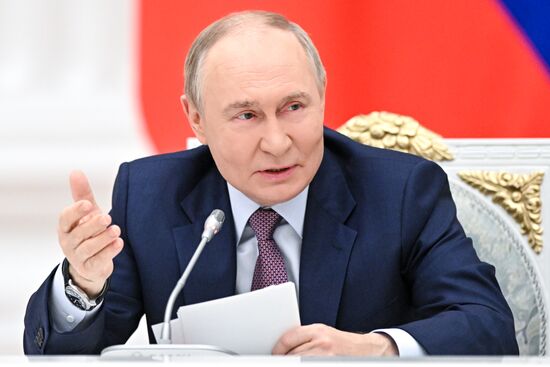 Заседание Совета при президенте РФ по реализации государственной демографической и семейной политики