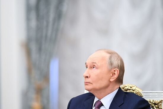 Заседание Совета при президенте РФ по реализации государственной демографической и семейной политики