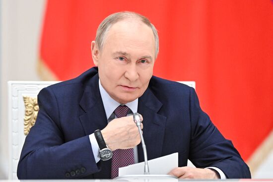 Заседание Совета при президенте РФ по реализации государственной демографической и семейной политики