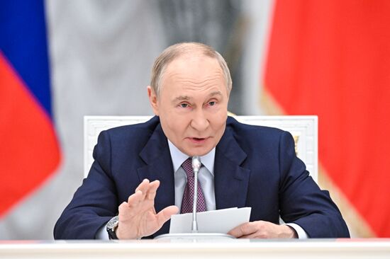 Заседание Совета при президенте РФ по реализации государственной демографической и семейной политики