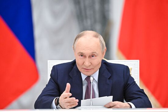 Заседание Совета при президенте РФ по реализации государственной демографической и семейной политики