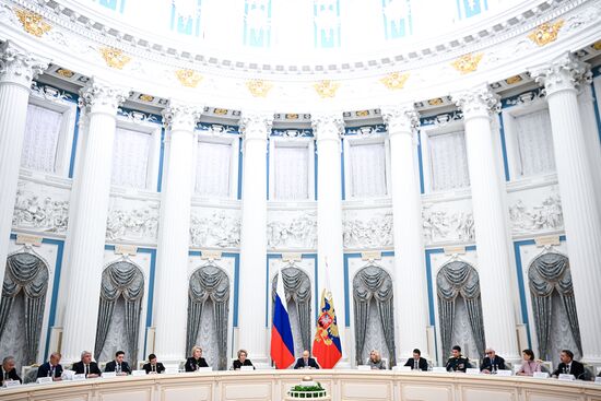 Заседание Совета при президенте РФ по реализации государственной демографической и семейной политики