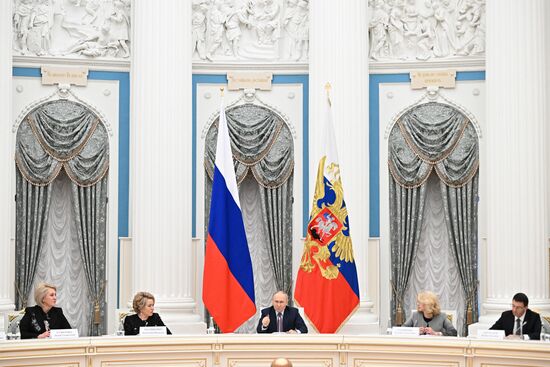 Заседание Совета при президенте РФ по реализации государственной демографической и семейной политики