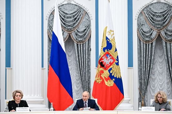 Заседание Совета при президенте РФ по реализации государственной демографической и семейной политики