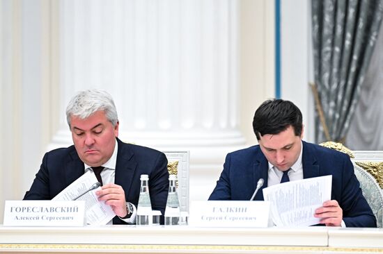 Заседание Совета при президенте РФ по реализации государственной демографической и семейной политики