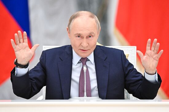 Заседание Совета при президенте РФ по реализации государственной демографической и семейной политики