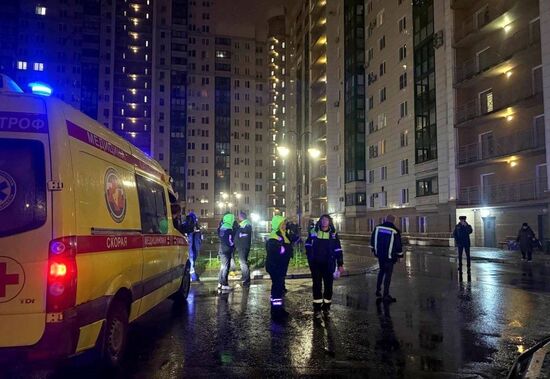 Последствия попадания БПЛА в жилой дом в подмосковном Красногорске