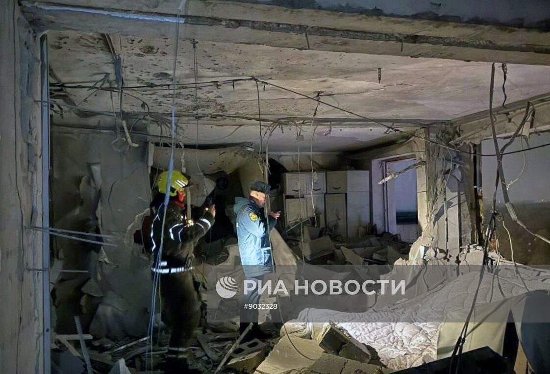 Последствия попадания БПЛА в жилой дом в подмосковном Красногорске