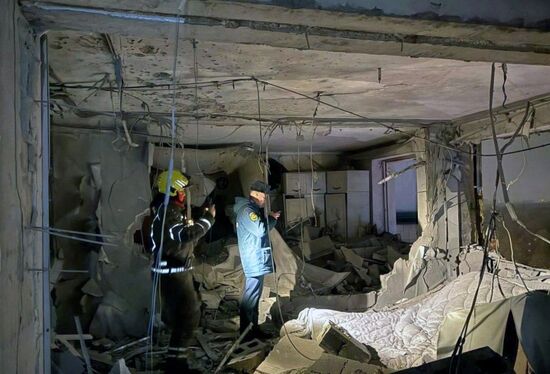 Последствия попадания БПЛА в жилой дом в подмосковном Красногорске