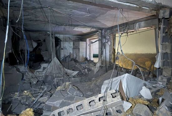 Последствия попадания БПЛА в жилой дом в подмосковном Красногорске