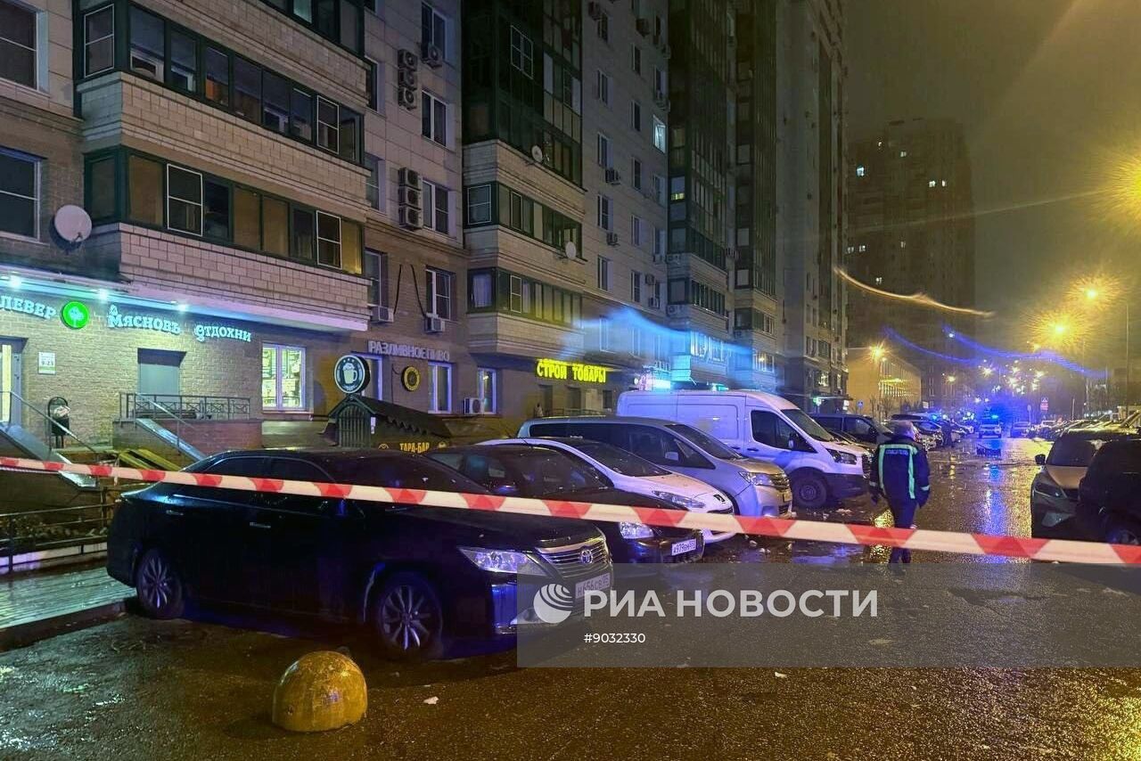 Последствия попадания БПЛА в жилой дом в подмосковном Красногорске