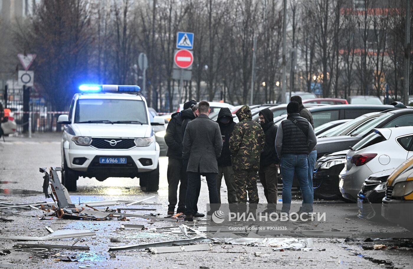 Последствия попадания БПЛА в жилой дом в подмосковном Красногорске