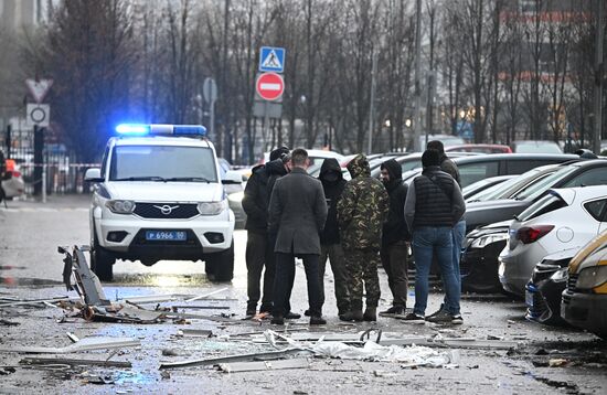 Последствия попадания БПЛА в жилой дом в подмосковном Красногорске