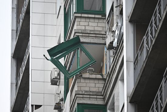 Последствия попадания БПЛА в жилой дом в подмосковном Красногорске