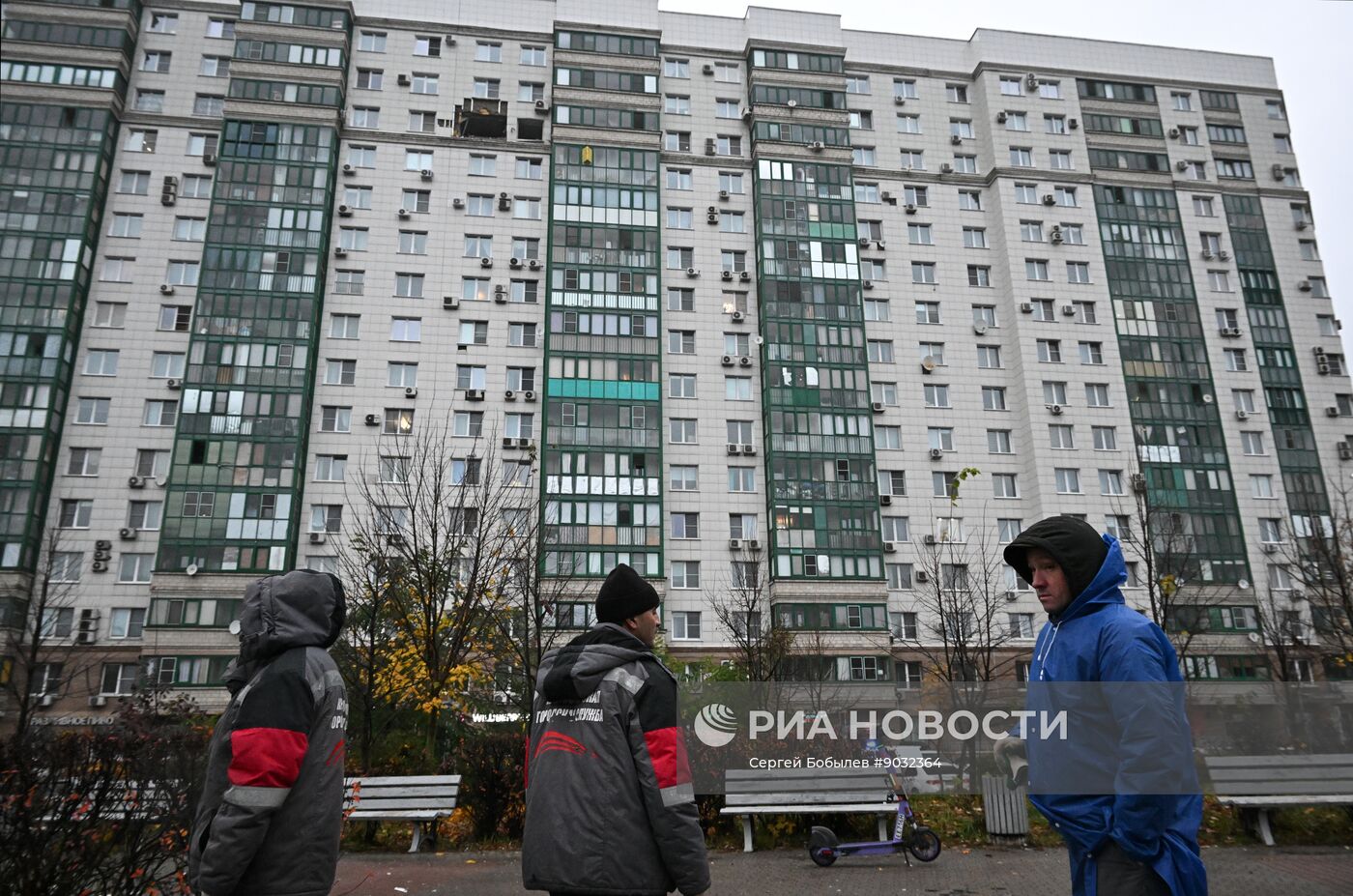 Последствия попадания БПЛА в жилой дом в подмосковном Красногорске