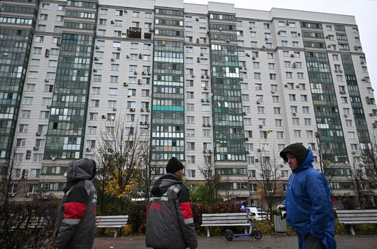 Последствия попадания БПЛА в жилой дом в подмосковном Красногорске