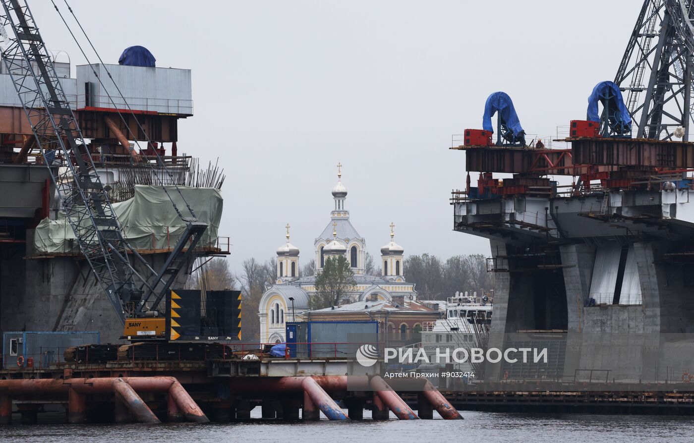 Строительная площадка Большого Смоленского моста в Санкт-Петербурге