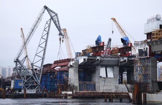 Строительная площадка Большого Смоленского моста в Санкт-Петербурге