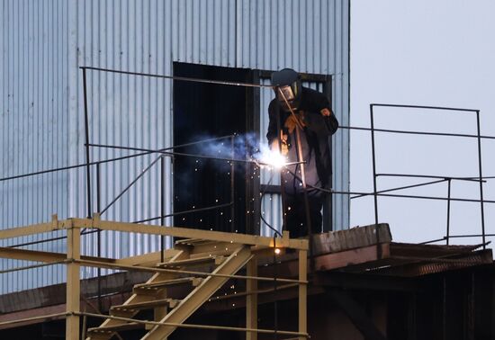 Строительная площадка Большого Смоленского моста в Санкт-Петербурге