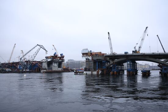 Строительная площадка Большого Смоленского моста в Санкт-Петербурге