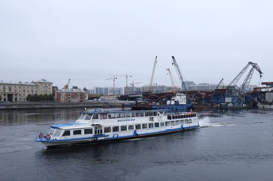 Строительная площадка Большого Смоленского моста в Санкт-Петербурге